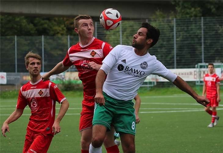 Auf Augenhöhe bewegten sich die Reserve der TuS Koblenz und der TuS Oberwinter nur in der Anfangsphase. Am Schluss hatte die TuS den Aufsteiger glatt mit 5:2 bezwungen.  TH