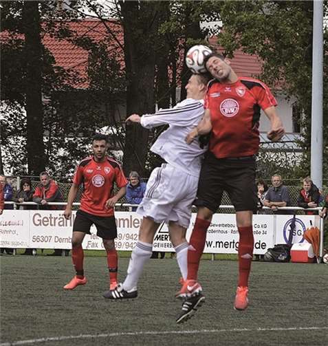 Auf Augenhöhe bewegten sich die SG Puderbach und der SV Windhagen im Bezirksligakreisderby in Urbach. Am Ende trennten sich beide Teams mit einem 2:2-Unentschieden. TH