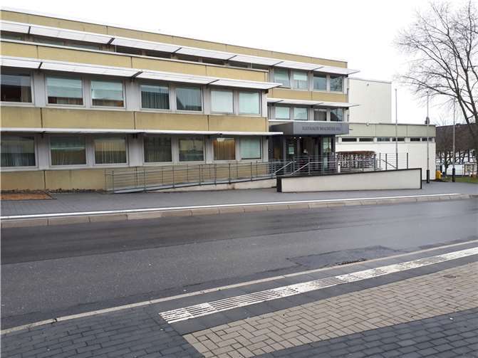 Auf Dauer ökologisch und finanziell nicht nachhaltig – das Wachtberger Rathaus.  Foto: SPD Wachtberg