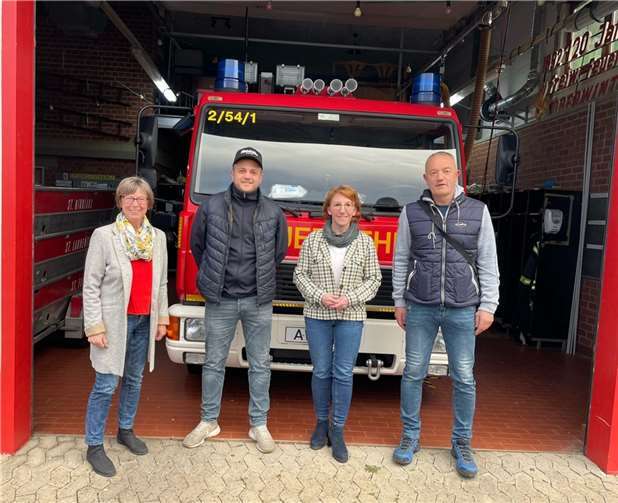 Auf Einladung der Feuerwehr in Oberwinter statteten Ortsvorstehern Angela Linden-Berresheim und die Landtagsabgeordnete Susanne Müller der Feuerwehr in Oberwinter einen Besuch ab. Foto: privat