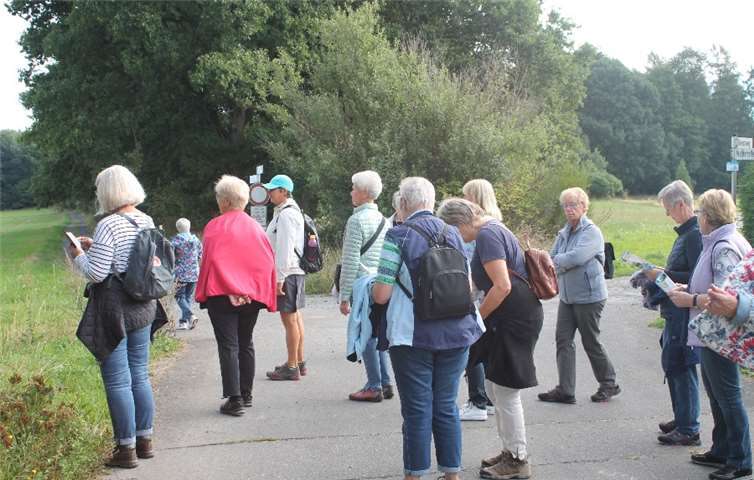 Auf Einladung der Gleichstellungsbeauftragten der VG Puderbach wanderte der offene Frauentreff bei seiner ersten Zusammenkunft rund um Lautzert. Foto: privat
