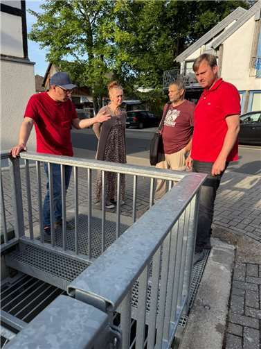 Auf Einladung der Vorsitzenden der Hochwasserschutzinitiative Altendorf-Ersdorf e.V. besuchte der Bürgermeisterkandidat der SPD Meckenheim, Stefan Pohl, die Doppelortschaften Altendorf und Ersdorf, um sich über die aktuelle Lage des Hochwasserschutzes zu informieren. Foto: privat