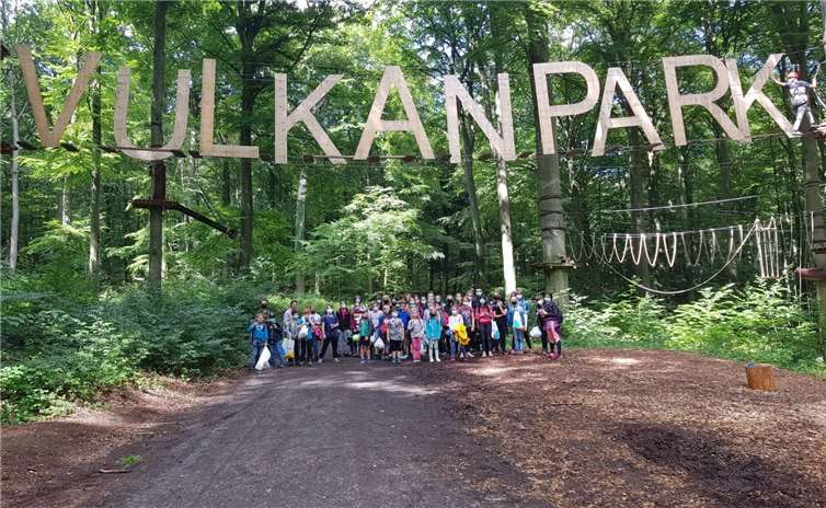 Auf Einladung des Kletterwald Vulkanpark Mayen ging es für die Kinder & Jugendlichen hoch hinaus.