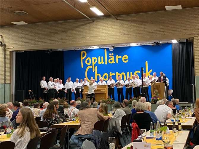 Auf Einladung des „Offener Chor des MGV 1875 e.V. Nauort“ hat die Chorgemeinschaft MGV „Rheinland“ Weitersburg/MGV 1862 Sayn gerne am dortigen Konzertabend zum 150-jährigen Bestehen teilgenommen. Foto: privat