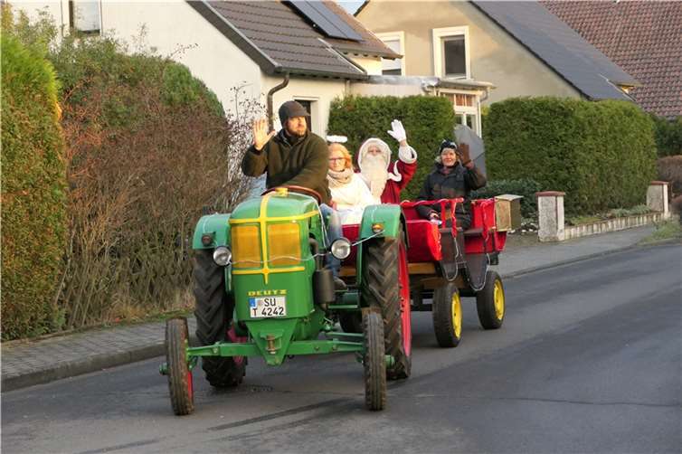 Auf Einladung des Vereins „Wir in Flerzheim e. V.“ hat der Nikolaus den Flerzheimer Kindern und auch vielen Erwachsenen eine besondere Freude bereitet. Foto: privat