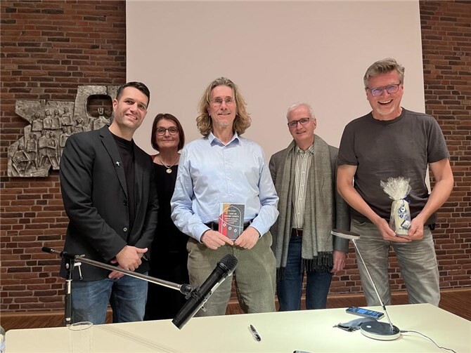 Auf Einladung mehrerer Personen und Institutionen kam Igal Avidan nach Montabaur: v.l. Diakon Marco Rocco, Dr. Katharina Sauer (Amt für katholische Religionspädagogik), Igal Avidan, Dr. Georg Poell (Katholische Erwachsenenbildung Westerwald/Rhein-Lahn) und Pastoralreferent Markus Neust (Pfarrei St. Peter Montabaur). Foto: privat