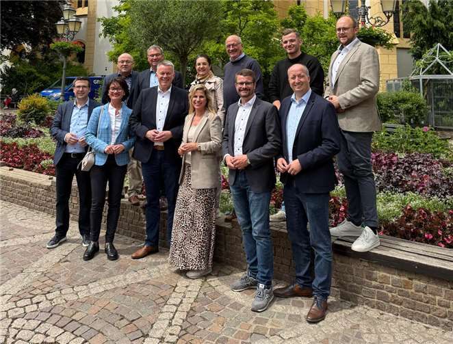 Auf Einladung seiner Landtagskollegen Petra Schneider und Horst Gies verschaffte sich Schnieder in Ahrweiler einige persönliche Eindrücke über den Stand des Wiederaufbaus.  Foto: M. Collet