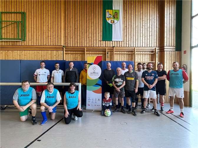 Auf Einladung von Günter Fuchshofen, Vorsitzender der Walking FC Union und auch im Fußballverband Rheinland für Walking Football zuständig, machten sich am letzten Sonntag im Februar vier Burgbrohler Fußballspieler auf den Weg nach Wachtberg-Fritzdorf, um dort auf die Mannschaft der Walking FC Union zu treffen. Foto: privat