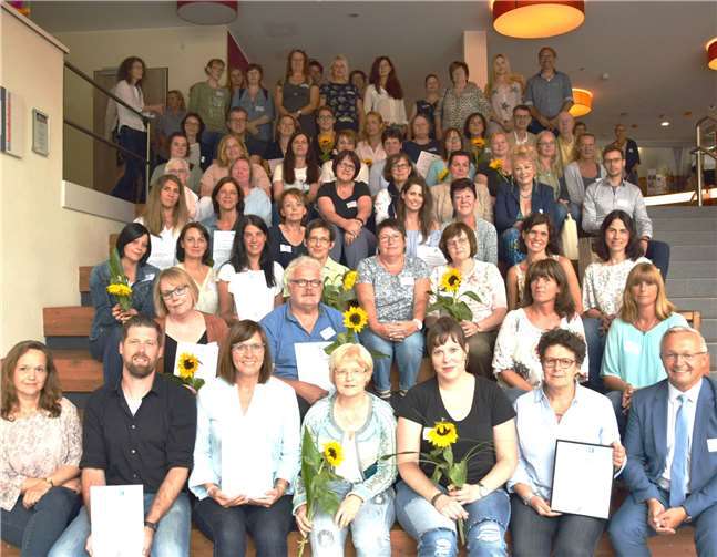 Auf Einladung von Landrat Achim Hallerbach nahmen mehr als 100 Teilnehmerinnen und Teilnehmer am 3. Kita-Fachtag im Kreis Neuwied teil. Der fand in diesem Jahr in der Jugendherberge Kloster Leutesdorf statt. Anlass ist die „Qualitätsentwicklung im Diskurs“ – kurz QiD. Bei diesem vom Institut für Bildung, Erziehung und Betreuung in der Kindheit | Rheinland-Pfalz (IBEB), fachlich und inhaltlich begleiteten Prozess geht es um die Qualitätsentwicklung in den Kindertagesstätten in den Bereichen der Eltern-, Familien- und Sozialraumorientierung.