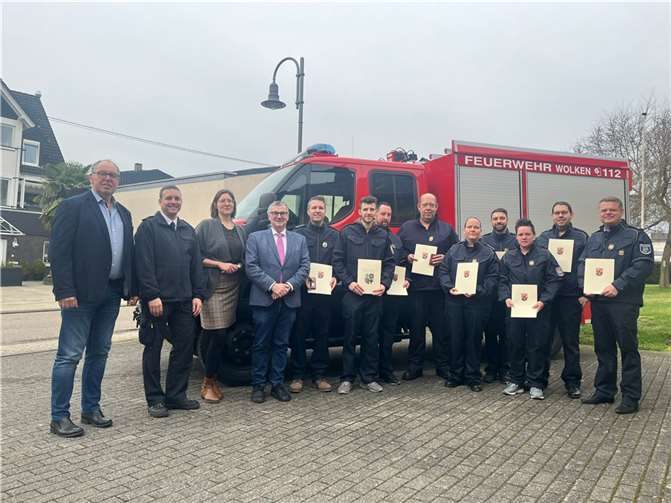 Auf Einladung von Verbandsgemeindebürgermeisterin Kathrin Laymann waren der Landrat des Kreises Mayen-Koblenz Herr Dr. Alexander Saftig, der Ortsbürgermeister von Wolken Herr Walter Hain, sowie der stellvertretende Wehrleiter der VG Rhein-Mosel Herr Andreas Griebel gekommen.  Foto: privat