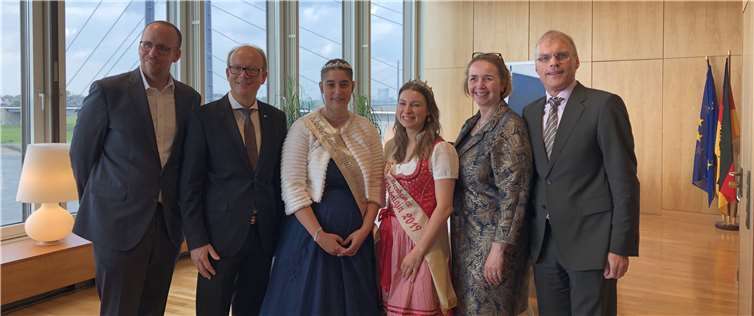 Auf Informationsreise im Landtag in Düsseldorf: (v.l.) Jörn Freynick, André Kuper, Katharina Arndt, Daniela Kastner, Angela Freimuth und Oliver Krauß.Foto: A.K. Tscharke