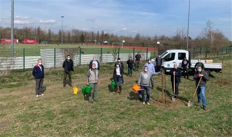 Auf Initiative der CDU Rheinbach entsteht hinter dem Sportplatz des SC Rheinbach eine Streuobstwiese zum Erhalt der Sortenvielfalt. Foto: privat