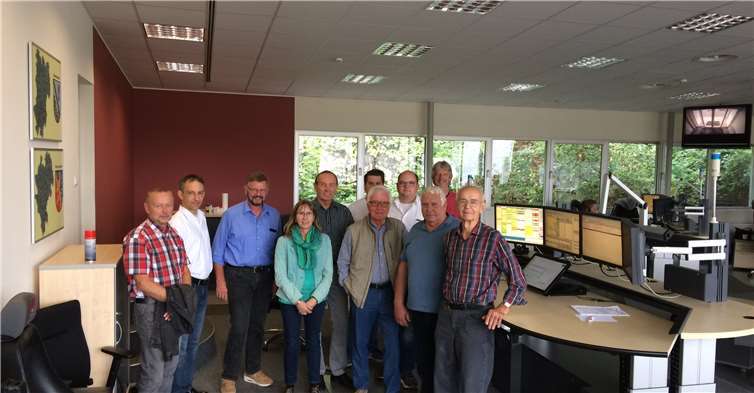 Auf Initiative der FWG VG Puderbach konnte sich eine Gruppe von Interessierten über die verantwortungsvolle Arbeit der DRK Rettungsleitstelle in Montabaur informieren.privat
