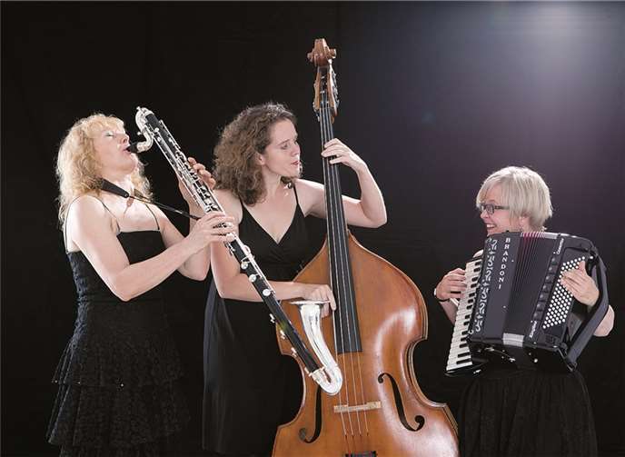 Auf Musik der Extraklasse können sich die Zuhörer beim Trio "KLEZMERS TECHTER" freuen. privat