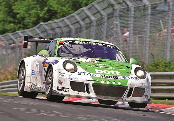 Auf Rang fünf landete der bestplatzierte Porsche von Manthey Racing mit den Fahrern Christoph Breuer, Richard Lietz und Michael Christensen.