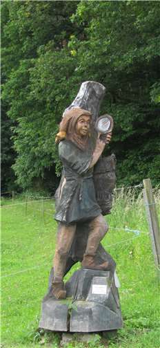 Auf Strecke begegnen den Wanderern immer wieder, die von zahlreichen Künstlern geschaffenen Holzskulpturen.Foto: privat