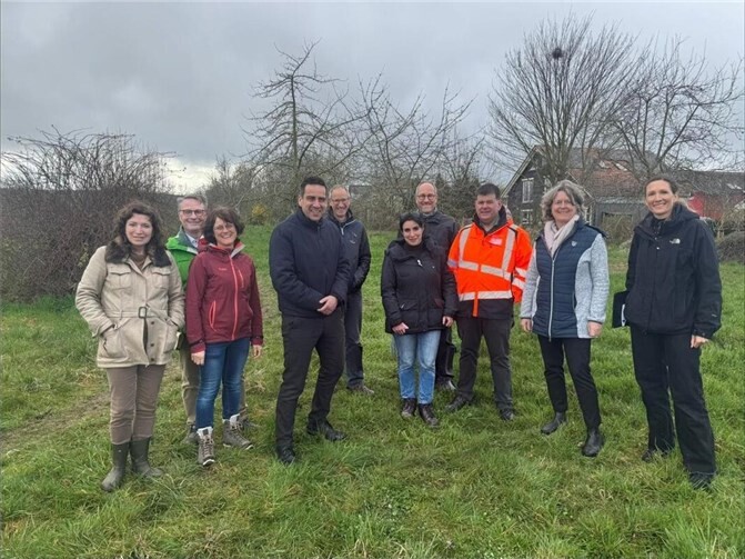 Auf Wunsch mehrerer Anwohnender lud Ortsvorsteherin Dr. Maureen Thielen kürzlich zu einem gemeinsamen Ortstermin in den Beierwiesen in Wormersdorf ein.Foto: Stadt Rheinbach