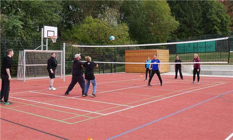 Auf alles vorbereitet:: Das neue Mehrzweckfeld ermöglicht eine vielfältige Nutzung, zum Beispiel für Volley- oder Basketballspiele. GBA