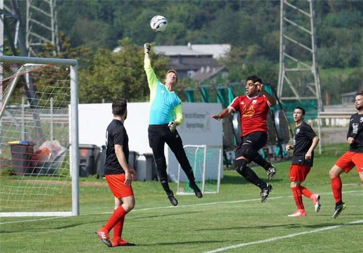 Auf beiden Seiten mussten die Keeper öfter hinter sich greifen. Insgesamt zehn Tore bestaunten die Zuschauer.