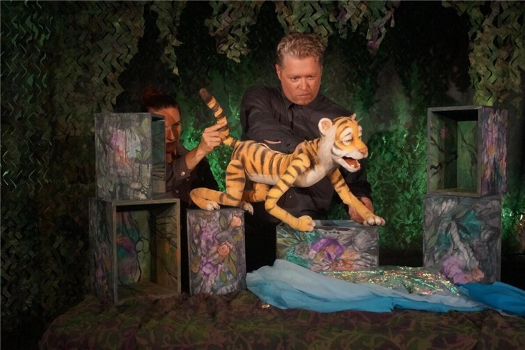 Auf das Puppentheater „Tigerwild“ können sich kleine Uferlichter-Gäste am 3. Januar freuen.Foto: Theater con Cuore
