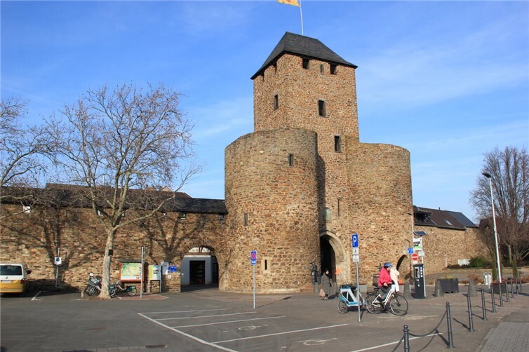 Auf dem Ahrtorparkplatz sind demnach 98 Stellplätze geplant, entsprechend der Anzahl vor der Flut.  Foto: GS