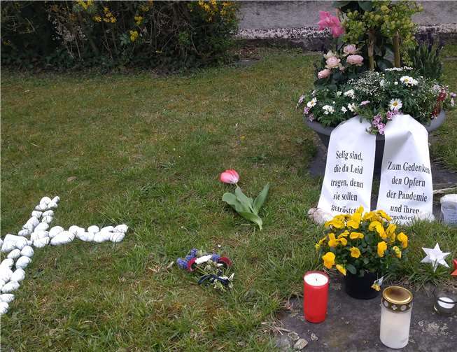 Auf dem Alten Friedhof in Niederbieber haben viele Bürger der Opfer der Pandemie und ihrer Angehörigen gedacht.Foto: