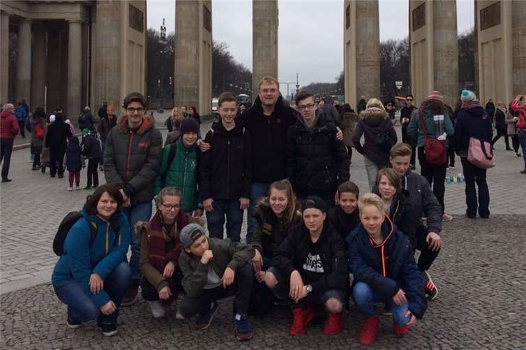 Auf dem Besuchsprogramm der Rheinbacher Jugendlichen stand in Berlin natürlich auch das Brandenburger Tor. privat
