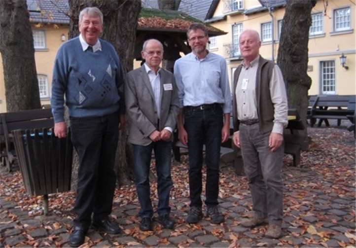 Auf dem Bild von links: Wolfgang Festner, Bernd Hölzenbein, Heiko Hübscher, Dr. Jörg Köpke. Anne Hölzenbein