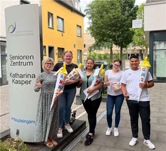 Auf dem Bild zu sehen sind von links nach rechts: Oxana Miller, Celina Braun, Diana Azik, Ciara Böckling (absolviert bei uns FSJ), Camilo Treppmann. Foto: privat