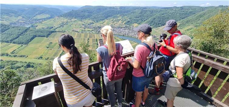 Auf dem Calmont: Die TeilnehmerInnen des Instameet 2023 weckten bei Ihren Communities das Interesse am breiten touristischen Angebot vom Ferienland Cochem. Foto: Mike Adams