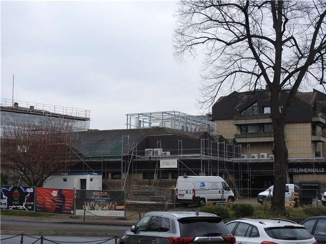 Auf dem Dach sind ein gläserner Restaurantbereich sowie großzügige Sitzmöglichkeiten im Außenbereich geplant. Foto: WAMFO.DE