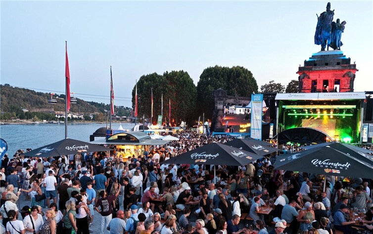 Auf dem Deutschen Eck gab es bei Rhein in Flammen großes Gedränge.