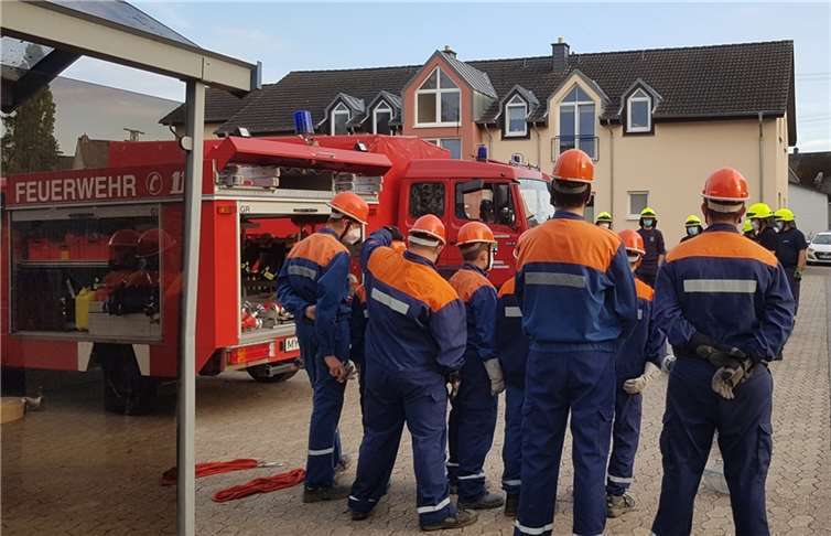 Auf dem Dorfplatz in Dreckenach wurden kleinen Floriansjünger*innen unterrichtet. Fotos: privat