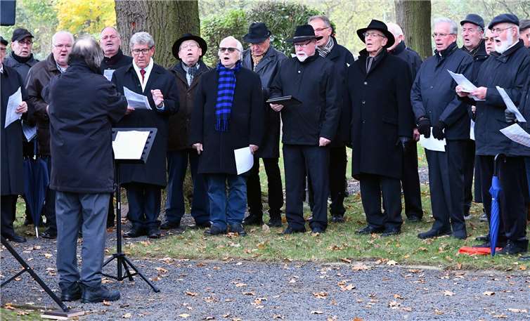 Auf dem Ehrenfriedhof in Bad Bodendorf fand die zentrale Gedenkfeier statt.