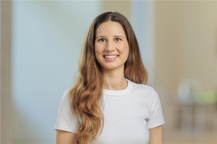 Auf dem Foto: Dr. Anaïs Jaenisch