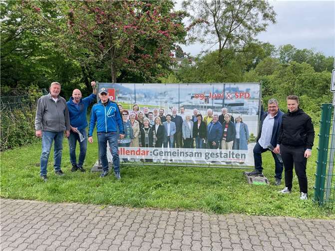 Auf dem Foto sind die Stadtratskandidaten des SPD-Ortsvereins Vallendar abgelichtet (von rechts nach links): Dieter Necker (Listenplatz 1), Peter Stäblein (Listenplatz 9), Lothar Janzen (Listenplatz 17), Andreas Wandlow (Listenplatz 7), Melvin Morawietz (Listenplatz 11).  Foto: privat