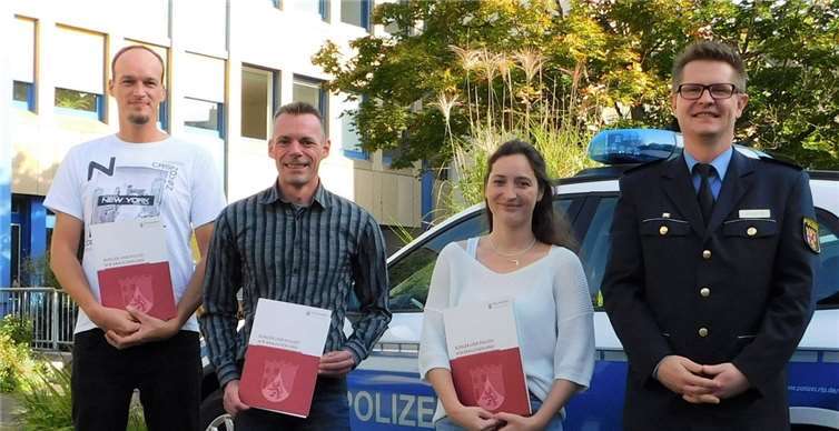 Auf dem Foto (v.l.n.r): Herr Reinert, Herr Genn, Frau Mühbauer und Herr Polizeirat Hoch, Dienststellenleiter. Foto: privat