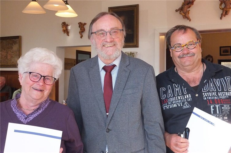 Auf dem Foto von links nach rechtss: Thekla Will, Vorsitzender Hans Werner Kaiser, Stefan Reichhardt.Foto: Gabriele Kaiser
