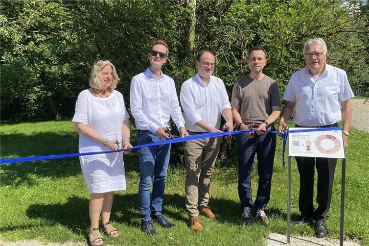 Auf dem Foto: von links: stv. Leitung Musikschule Dorothea Buchwald, Leiter der Musikschule Dominik Grimm, Kulturdezernent Ingo Schneider, Oberbürgermeister David Langner und Vorsitzender des Freundeskreises der Musikschule Peter Balmes.