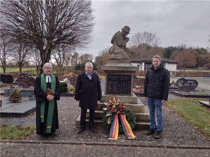 Auf dem Friedhof fand die Kranzniederlegung statt. Foto: privat