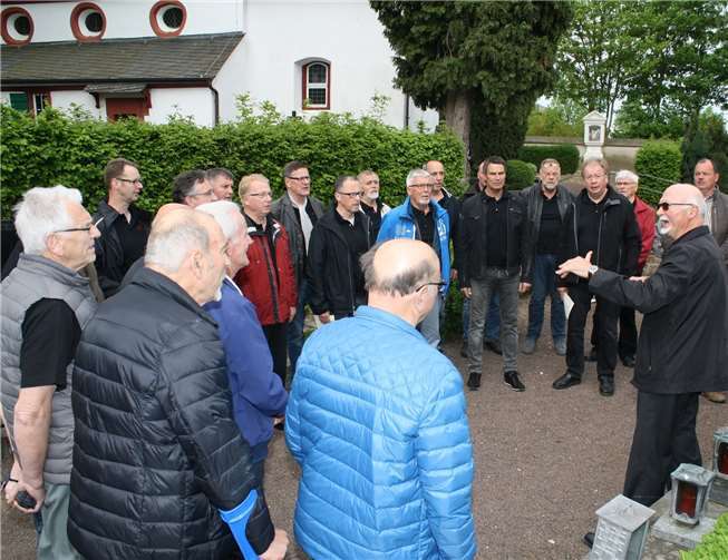 Auf dem Friedhof sang der PolcherMännerchor eine fromme Auswahl bekannten Liedguts.