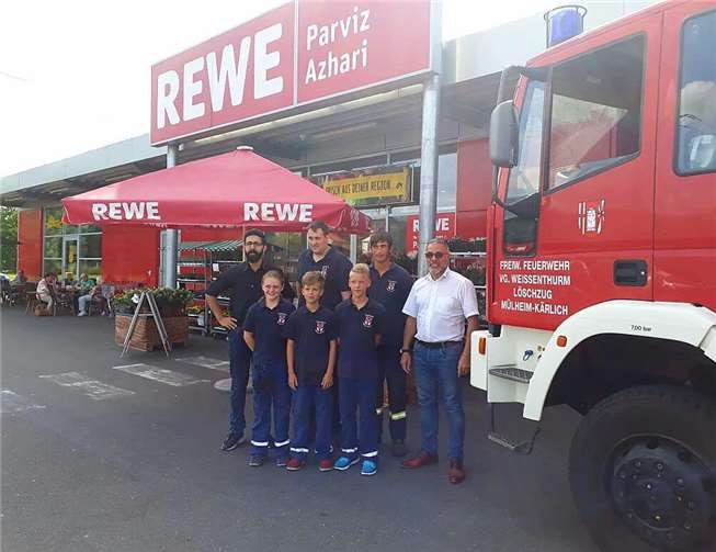 Auf dem Gelände des REWE Marktes absolvierte der Feuerwehr-Nachwuchs eine Leistungsüberprüfung für Jugendfeuerwehren. privat