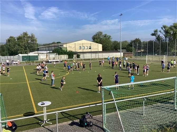 Auf dem Gelände des Stadions in Andernach fand nach zwei Jahren endlich wieder ein Sportfest des Kurfürst-Salentin-Gymnasiums statt. Foto: privat