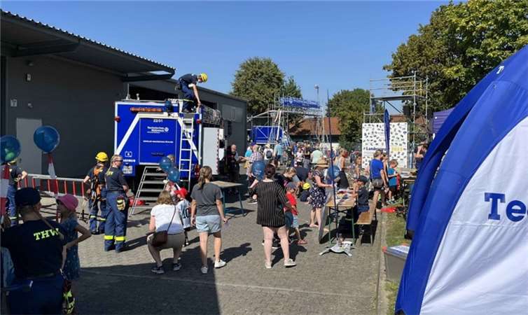 Auf dem Gelände des THW gab es eine Fahrzeug- und Geräteausstellung.