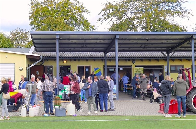 Auf dem Gelände des örtlichen Sportplatzes und mit tatkräftiger Unterstützung des Fußballvereins SV wurde den Besuchern ein attraktives Programm geboten.
