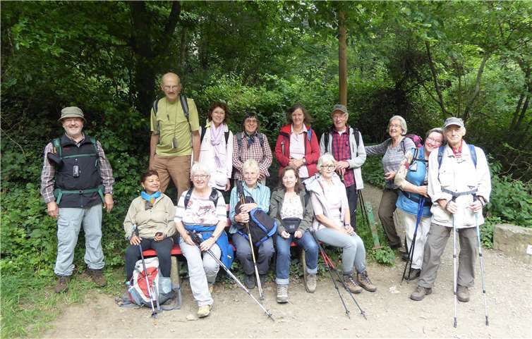 Auf dem Geologischen Wanderpfad legten die Wanderer eine kurze Pause ein.