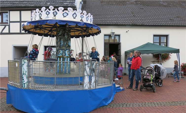 Auf dem Kinderkarussel drehten die Kids ihre Runden.Fotos: privat