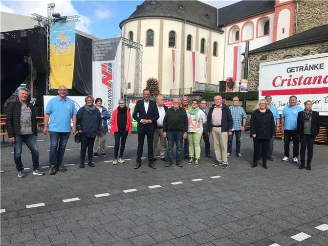 Auf dem Kirchplatz in Bendorf wurde der Bundestagsabgeordnete von einer starken Delegation des CDU-Stadtverbandes empfangen.Fotos: privat