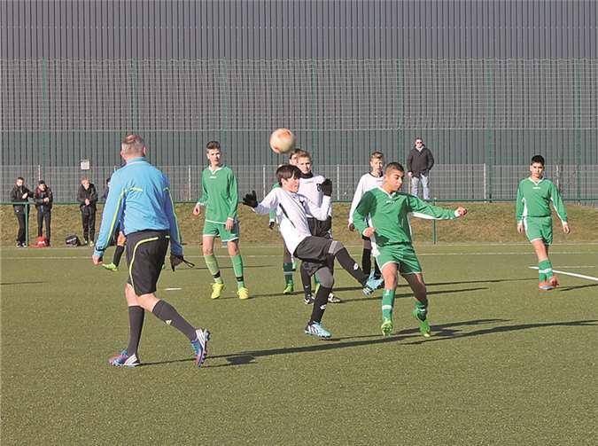 Auf dem Kripper Kunstrasenplatz ging es hoch her.