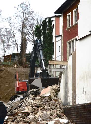 Auf dem Kühne - Geländerückten jetzt die Bagger an. Fotos: Deb
